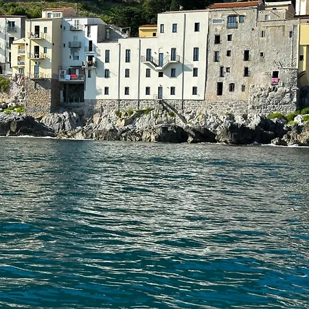 Palazzo Cettina Sul Mare Apartmán